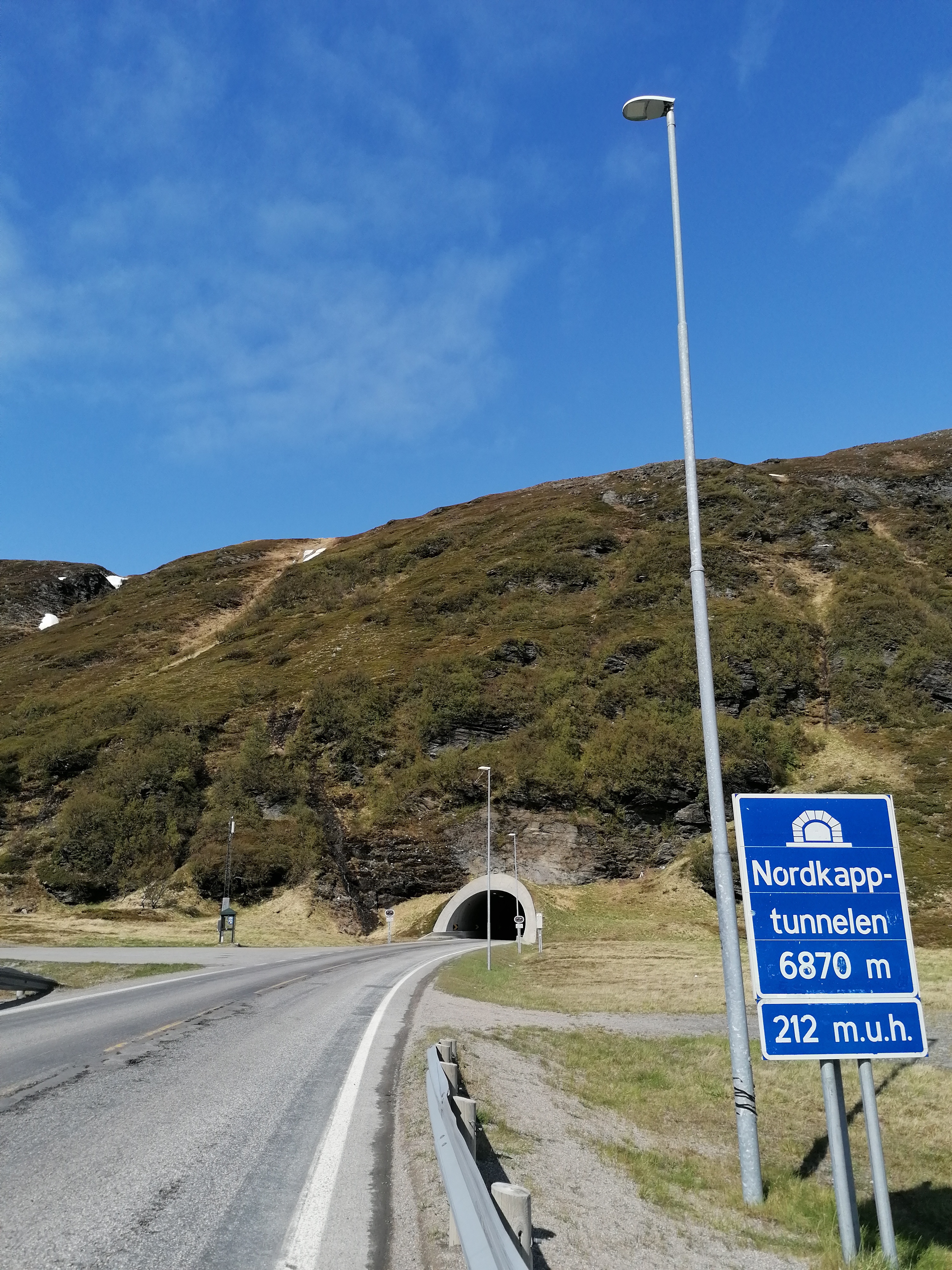 Nordkap Tunnel gemeistert! 25 km und 600 Höhenmeter noch bis zum Nordkap.