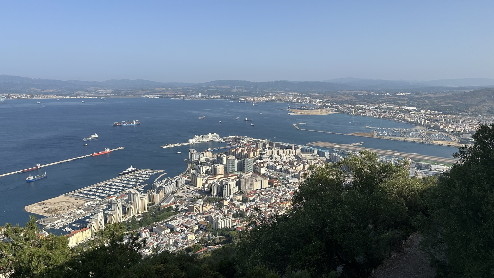 Tag 16/ „Gibraltar hautnah: Seilbahnfahrten, Berberaffen und britische Akzente“